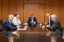 Imágen de Reunin con representantes de Facebook para trabajar en la conectividad