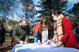 Imágen de Entrega de tarjetas telefnicas a dispositivos de SEDRONAR para garantizar la conectividad 