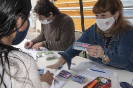 Imágen de Entrega de tarjetas de telefona mvil en Parque Avellaneda