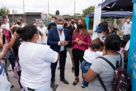 Imágen de Entrega de tarjetas de telefona para barrios vulnerables de la ciudad de La Plata