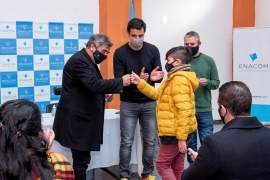 Imágen de 4 mil tarjetas de telefona para acompaar el sostenimiento educativo en el partido General Rodrguez