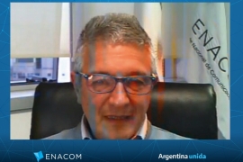 Imágen de Gustavo Lpez, presente en el debate sobre el rol de Internet en la UNT