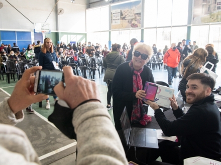 Imágen de Entrega de tablets en Malvinas Argentinas