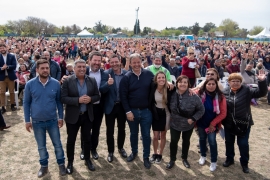 Imágen de Multitudinaria entrega de tablets a jubiladas y jubilados