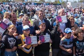 Imágen de Alumnos y alumnas de la localidad de Tigre recibieron sus tablets