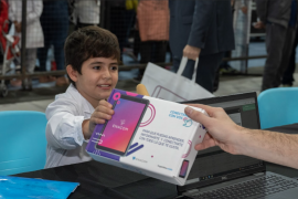 Imágen de Estudiantes y adultos mayores de Catamarca recibieron tablets